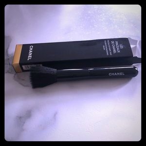 Chanel Foundation-Blending Brush